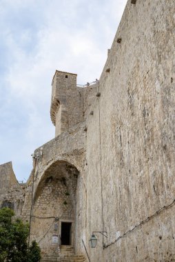 Hırvatistan Cumhuriyeti 'nin Adriyatik Denizi' ndeki UNESCO dünya mirası sahası Dubrovnik Eski Duvarlı Kenti 'nin ortaçağ duvarları 27 Ağustos 2024