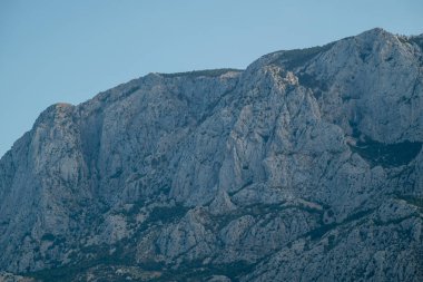 Hırvatistan 'ın Adriyatik kıyısındaki Makarska Riviera kentinden Dinariç Alpleri' nin Biokovo dağ sırasının manzarası