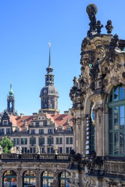 8 Eylül 2024 'te Almanya' nın Dresden kentindeki Barok döneminin en önemli binalarından biri olan bahçeli Zwinger Sarayı kompleksi