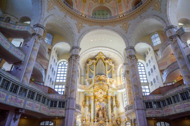 Almanya 'nın Saksonya eyaletinin başkenti Dresden' deki Lady Lutheran kilisesinin Frauenkirche Kilisesi 8 Eylül 2024 'te İkinci Dünya Savaşı' nda yıkılışından sonra yeniden inşa edildi.