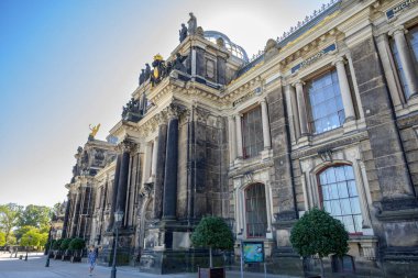 Dresden Güzel Sanatlar Akademisi (HfBK Dresden), Almanya 'nın Saksonya şehrinde 8 Eylül 2024 tarihinde Bruhl' un Terasında bulunan görsel sanatlar üniversitesi.