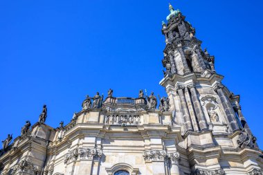 Dresden, Saksonya, Almanya 'daki Theaterplatz' da Kutsal Üçleme Katedrali (Katholische Hofkirche)