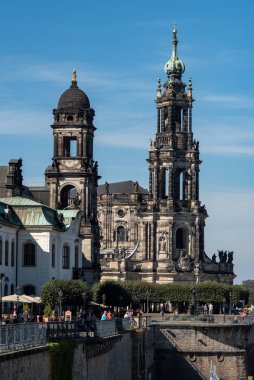 Dresden, Saksonya 'daki Theaterplatz Meydanı' nda 8 Eylül 2024 'te Kutsal Üçleme Katedrali (Katholische Hofkirche) kuruldu.
