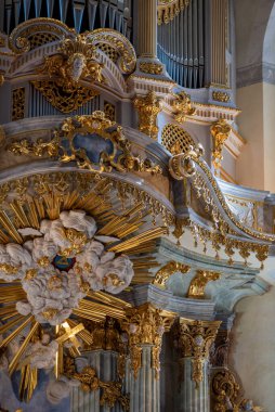 Almanya 'nın Saksonya eyaletinin başkenti Dresden' deki Lady Lutheran kilisesinin Frauenkirche Kilisesi 'nin iç detayları İkinci Dünya Savaşı' nda yıkılışından sonra yeniden inşa edildi.