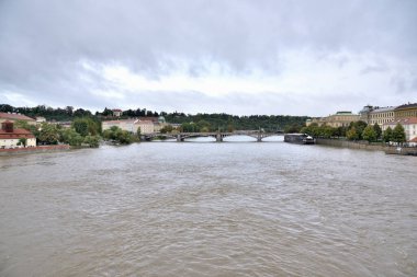 16 Eylül 2024 tarihinde Çek Cumhuriyeti 'nin Prag kentinde, Orta ve Doğu Avrupa' da şiddetli yağmur ve sellere yol açan Boris fırtınası sonrasında Vltava Nehri 'ndeki yüksek su seviyeleri