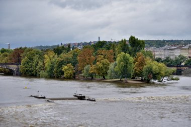 16 Eylül 2024 tarihinde Çek Cumhuriyeti 'nin Prag kentinde, Orta ve Doğu Avrupa' da şiddetli yağmur ve sellere yol açan Boris fırtınası sonrasında Vltava Nehri 'ndeki yüksek su seviyeleri