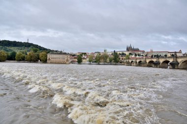 16 Eylül 2024 tarihinde Çek Cumhuriyeti 'nin Prag kentinde, Orta ve Doğu Avrupa' da şiddetli yağmur ve sellere yol açan Boris fırtınası sonrasında Vltava Nehri 'ndeki yüksek su seviyeleri