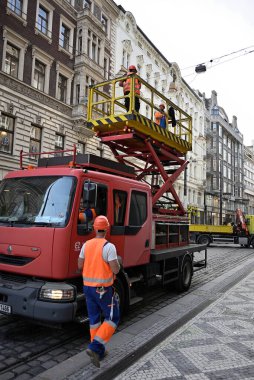 Çek Cumhuriyeti 'nin başkenti Prag' daki Wenceslas Meydanı etrafındaki caddelerde 17 Eylül 2024 'te tramvay yeniden inşa çalışmaları sürüyor.