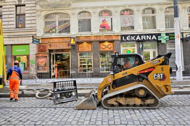Çek Cumhuriyeti 'nin başkenti Prag' daki Wenceslas Meydanı etrafındaki caddelerde 17 Eylül 2024 'te tramvay yeniden inşa çalışmaları sürüyor.