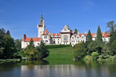 Pruhonice Park ve Şato kompleksi, Ulusal Kültür Anıtı ve Çek Cumhuriyeti 'nin Prag kentindeki en güzel parklardan biri olan UNESCO Dünya Mirası sahası 22 Eylül 2024' te kuruldu.