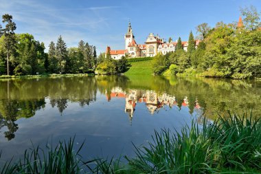 Pruhonice Park ve Şato kompleksi, Ulusal Kültür Anıtı ve Çek Cumhuriyeti 'nin Prag kentindeki en güzel parklardan biri olan UNESCO Dünya Mirası sahası 22 Eylül 2024' te kuruldu.