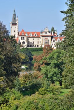 Pruhonice Park ve Şato kompleksi, Ulusal Kültür Anıtı ve Çek Cumhuriyeti 'nin Prag kentindeki en güzel parklardan biri olan UNESCO Dünya Mirası sahası 22 Eylül 2024' te kuruldu.