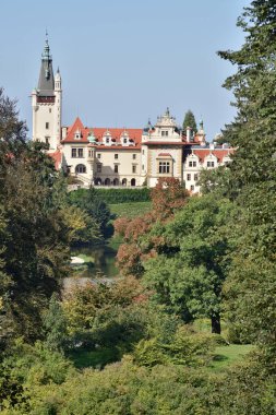 Pruhonice Park ve Şato kompleksi, Ulusal Kültür Anıtı ve Çek Cumhuriyeti 'nin Prag kentindeki en güzel parklardan biri olan UNESCO Dünya Mirası sahası 22 Eylül 2024' te kuruldu.