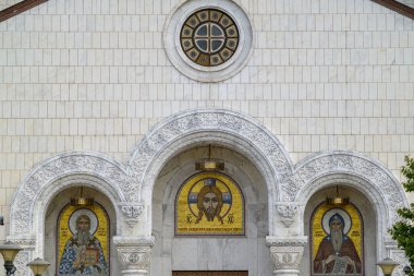 Sırbistan 'ın başkenti Belgrad' daki en büyük Ortodoks Hıristiyan kiliselerinden biri olan Aziz Sava kilisesinin ön yüzü ayrıntıları