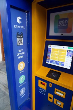Kriptal Bitcoin Kripto ATM otomat otomatı 21 Ekim 2024 'te orta Tiflis, Gürcistan' da kuruldu.