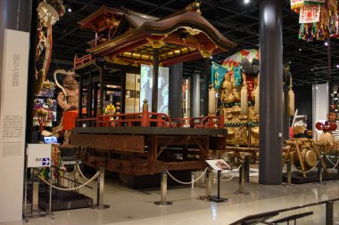 Dünyanın en büyük etnoloji müzelerinden biri olan Minpaku Ulusal Etnoloji Müzesi 'nde 2 Şubat 2018 tarihinde Japonya' nın Osaka kentindeki Expo Anma Parkı 'nda sergilendi.