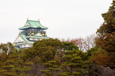 Osaka kalesi, Japonya 'nın Osaka kentindeki en ünlü kalelerden ve turistik yerlerden biri.