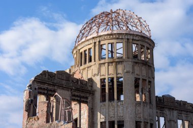 Hiroshima Barış Anıtı 'ndaki Atom Bombası Kubbesi ve Japonya' nın Hiroşima kentindeki UNESCO Dünya Mirası Alanı 21 Aralık 2017