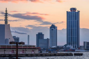 Osaka Limanı, Japonya 'da kargo taşımacılığı ile ana liman, Osaka, Japonya' da 25 Aralık 2017