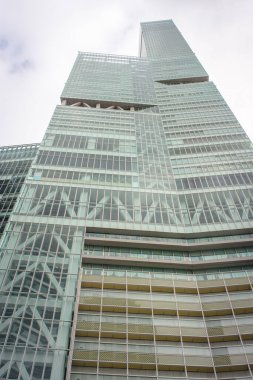 Abeno Harukas Osaka, Japonya 'daki Tennoji Koğuşunda 28 Aralık 2017 tarihinde 300 metre yüksekliğiyle Osaka' nın en yüksek gökdelenidir.