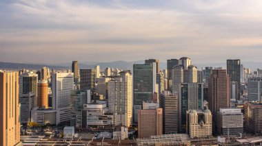 25 Kasım 2017 'de Japonya' nın Osaka kentindeki Umeda Gökyüzü Binası gözlem güvertesinden Osaka şehir manzarası
