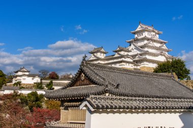 Japonya 'nın Kansai bölgesindeki Hyogo ilinin Himeji şehrindeki güzel Himeji Şatosu sonbahar sezonu boyunca