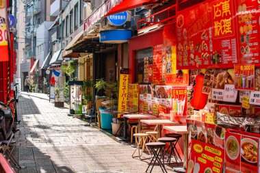 11 Kasım 2017 'de Japonya' nın Kobe kentindeki Çin kasabasında renkli mağazalar