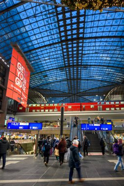 Berlin 'deki Berlin Hauptbahnhof merkez tren istasyonu, Almanya' nın başkenti 5 Ocak 2025