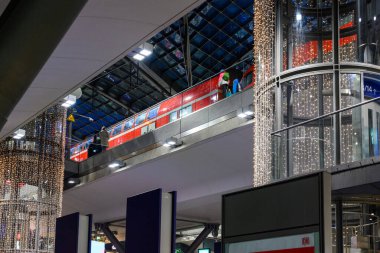 Berlin 'deki Berlin Hauptbahnhof merkez tren istasyonu, Almanya' nın başkenti 5 Ocak 2025