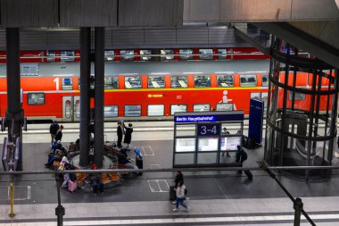 Berlin 'deki Berlin Hauptbahnhof merkez tren istasyonu, Almanya' nın başkenti 5 Ocak 2025