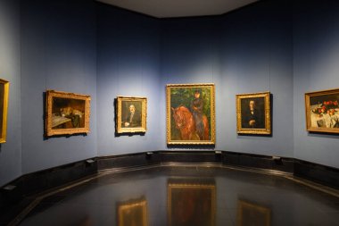 Tablolar Almanya 'nın başkenti Berlin' deki Müze Adası 'nda bulunan Eski Ulusal Galeri' deki Alte Nationalgalerie 'de sergilendi.