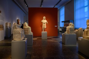 2 Ocak 2025 'te Berlin' in tarihi merkezinde bulunan Altes Müzesi, Müze Adası kompleksindeki antik sanat eserlerinin sergilenmesi