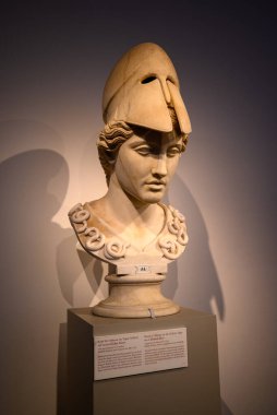 2 Ocak 2025 'te Berlin' in tarihi merkezinde bulunan Altes Müzesi, Müze Adası kompleksindeki antik sanat eserlerinin sergilenmesi