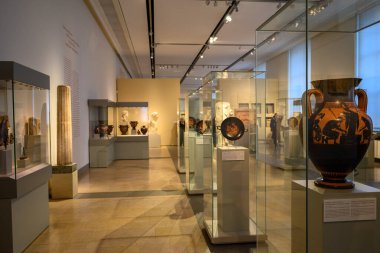 2 Ocak 2025 'te Berlin' in tarihi merkezinde bulunan Altes Müzesi, Müze Adası kompleksindeki antik sanat eserlerinin sergilenmesi