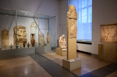 2 Ocak 2025 'te Berlin' in tarihi merkezinde bulunan Altes Müzesi, Müze Adası kompleksindeki antik sanat eserlerinin sergilenmesi