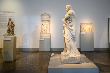 2 Ocak 2025 'te Berlin' in tarihi merkezinde bulunan Altes Müzesi, Müze Adası kompleksindeki antik sanat eserlerinin sergilenmesi