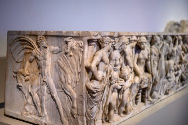 2 Ocak 2025 'te Berlin' in tarihi merkezinde bulunan Altes Müzesi, Müze Adası kompleksindeki antik sanat eserlerinin sergilenmesi