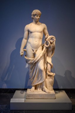 2 Ocak 2025 'te Berlin' in tarihi merkezinde bulunan Altes Müzesi, Müze Adası kompleksindeki antik sanat eserlerinin sergilenmesi