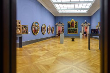 3 Ocak 2025 'te Almanya' nın Berlin kentindeki Museum Island kompleksinde Bode Müzesi 'nin daimi sergisi, heykeller, tablolar, Bizans sanat ve sikkeleri karma sanat koleksiyonu