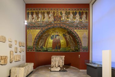 3 Ocak 2025 'te Almanya' nın Berlin kentindeki Museum Island kompleksinde Bode Müzesi 'nin daimi sergisi, heykeller, tablolar, Bizans sanat ve sikkeleri karma sanat koleksiyonu