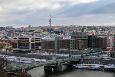 Prag 'ın kışın başkenti Çek Cumhuriyeti' nin havacılık manzarası, 12 Ocak 2025 'te Letna parkından manzara