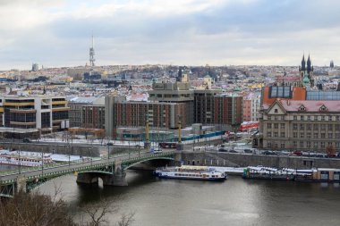 Prag 'ın kışın başkenti Çek Cumhuriyeti' nin havacılık manzarası, 12 Ocak 2025 'te Letna parkından manzara