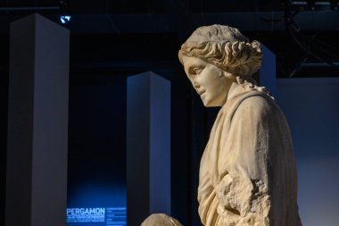 Panorama resim kompozisyonu, 3 Ocak 2025 'te Almanya' nın başkenti Berlin 'de sanatçı Yadegar Asisi' nin Asya 'nın batı kıyısındaki antik Pergamon şehrini gösteriyor.