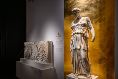 Panorama resim kompozisyonu, 3 Ocak 2025 'te Almanya' nın başkenti Berlin 'de sanatçı Yadegar Asisi' nin Asya 'nın batı kıyısındaki antik Pergamon şehrini gösteriyor.