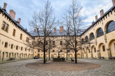 25 Ocak 2025 'te Çek Cumhuriyeti' nin Kutna Hora kentindeki Bohemya kraliyet sarayı, kraliyet konutu ve belediye binasının merkezi darphanesi.