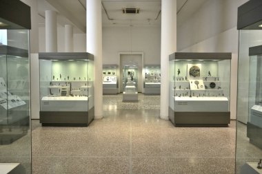 Yunanistan 'ın Atina kentindeki Antik Yunan hazinelerinin en zengin koleksiyonunun yer aldığı Ulusal Arkeoloji Müzesi' nde 14 Ağustos 2023 'te sergilenen antik eserler