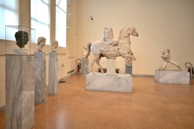 Yunanistan 'ın Atina kentindeki Antik Yunan hazinelerinin en zengin koleksiyonunun yer aldığı Ulusal Arkeoloji Müzesi' nde 14 Ağustos 2023 'te sergilenen antik eserler