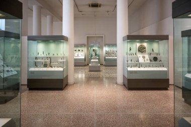 Yunanistan 'ın Atina kentindeki Antik Yunan hazinelerinin en zengin koleksiyonunun yer aldığı Ulusal Arkeoloji Müzesi' nde 14 Ağustos 2023 'te sergilenen antik eserler