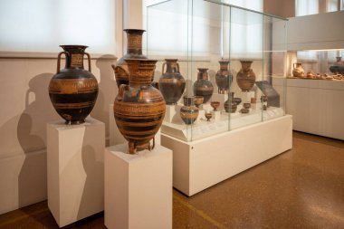 Yunanistan 'ın Atina kentindeki Antik Yunan hazinelerinin en zengin koleksiyonunun yer aldığı Ulusal Arkeoloji Müzesi' nde 14 Ağustos 2023 'te sergilenen antik eserler