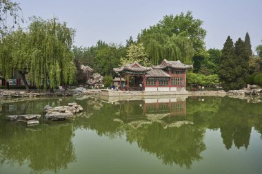 Baharda Güneş Tapınağı (Ritan Parkı), 22 Nisan 2024 tarihinde Pekin 'in Chaoyang İlçesi, Çin